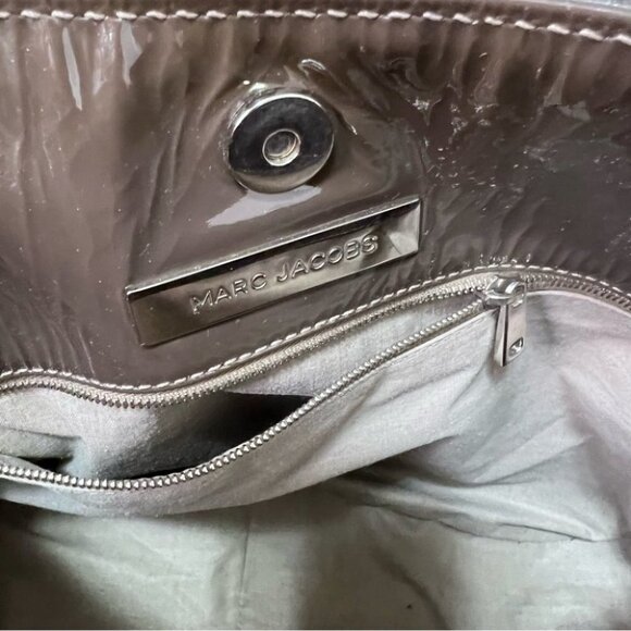 Marc Jacobs Khaki Patent Leather Purse Hobo Bag - Picture 15 of 16